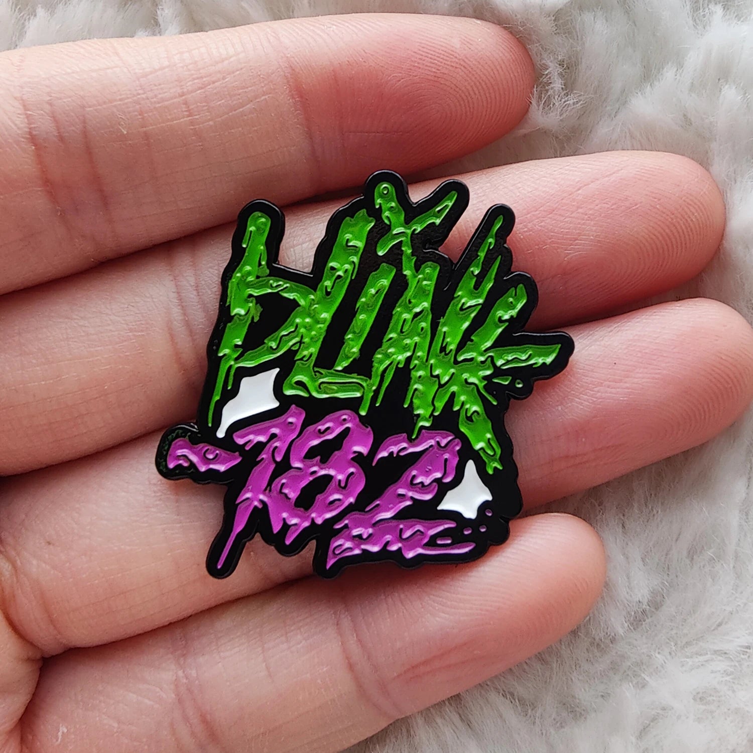 Rock Band Blink Enamel Pin Metal Brooch Lapel Badge Jewelry Accessories Collection Decoration